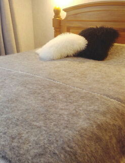 ALPACA THROW BLANKET measuring 1.9 x 1.8m